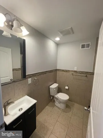 $2,500 | 2510 Federal Street, Unit 2, Philadelphia, PA 19146