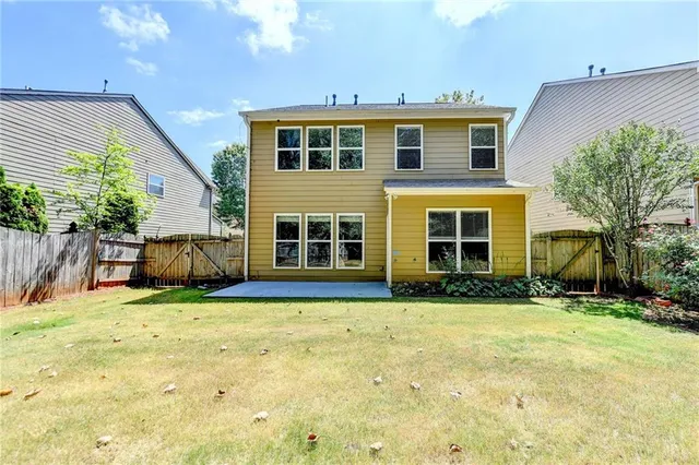 a front view of house with yard