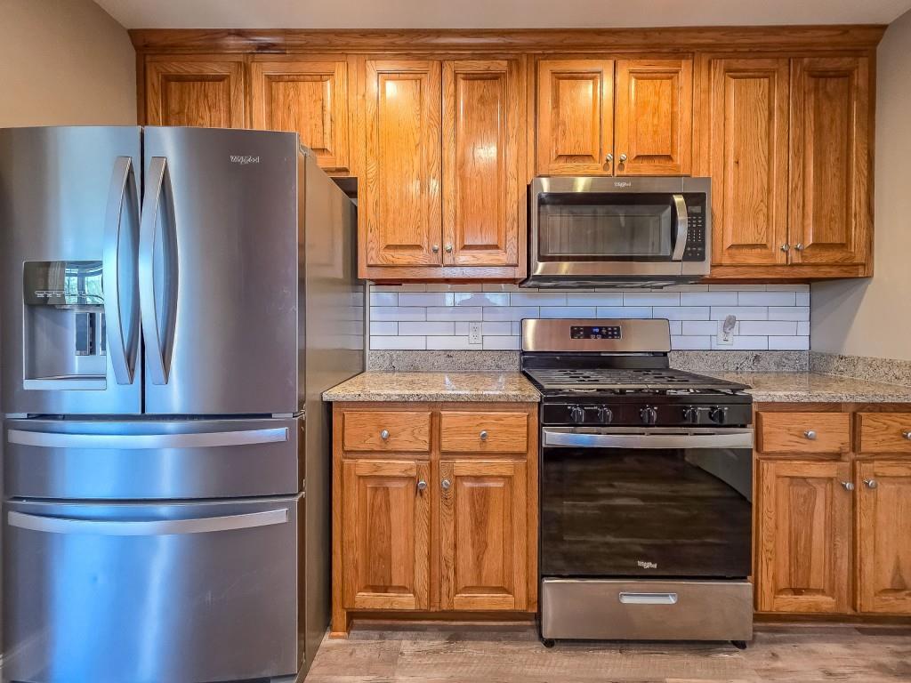 165 Horseshoe Bend Jasper, GA 30143 - Photo 15 of 44 a kitchen with appliances and cabinets