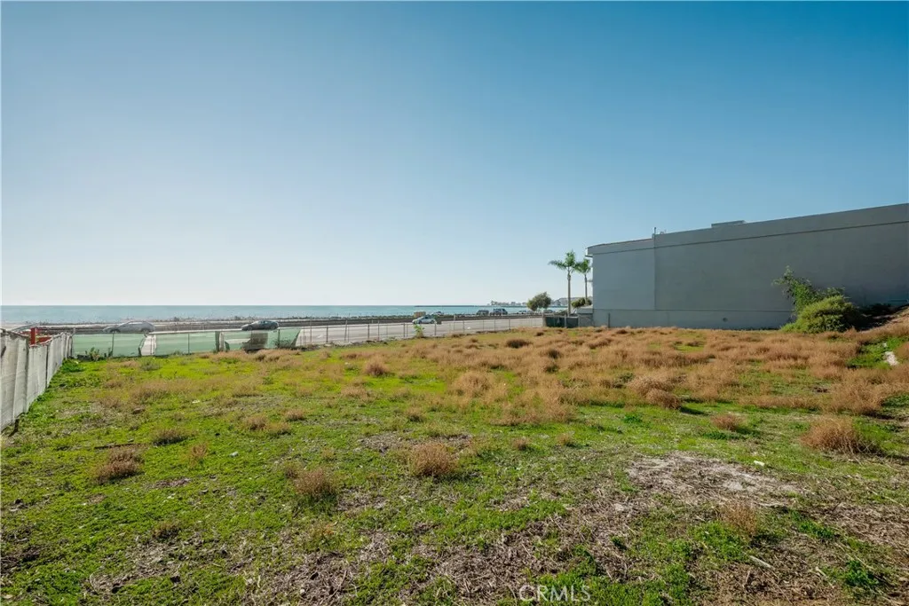 34650 Pacific Coast Highway Dana Point, CA 92624 - Photo 12 of 19 a bathroom with a yard