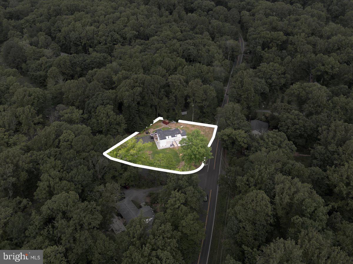 7200 Ridgeway Drive Manassas, VA 20112 - Photo 5 of 33 Back to trees on .57 acre lot!