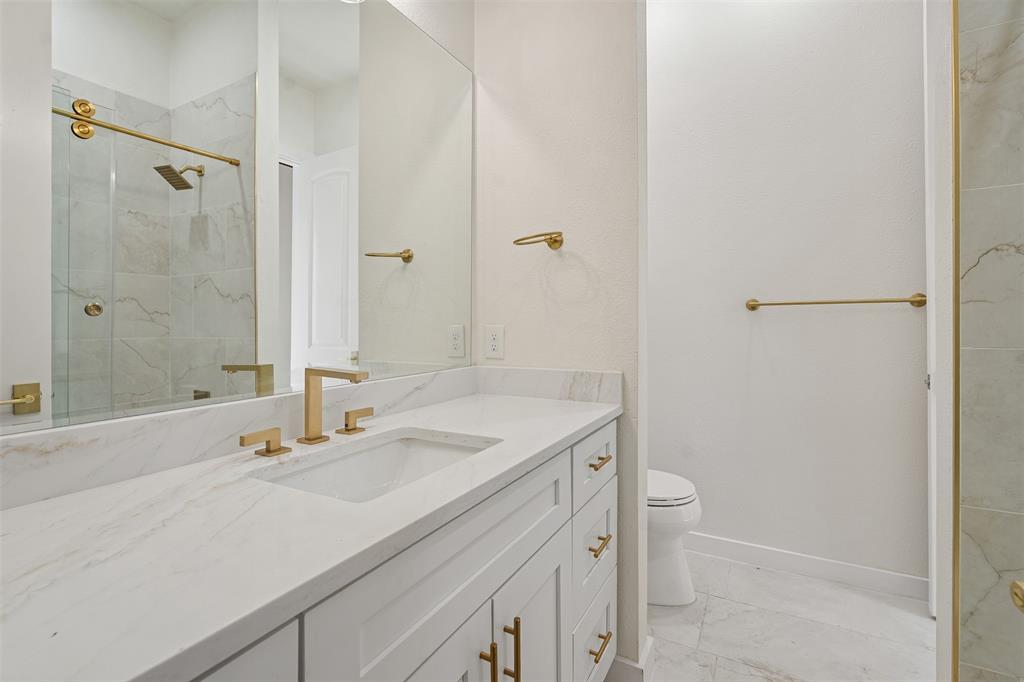 14354 Ridge Lane Malakoff, TX 75148 - Photo 20 of 40 a bathroom with a sink toilet and shower