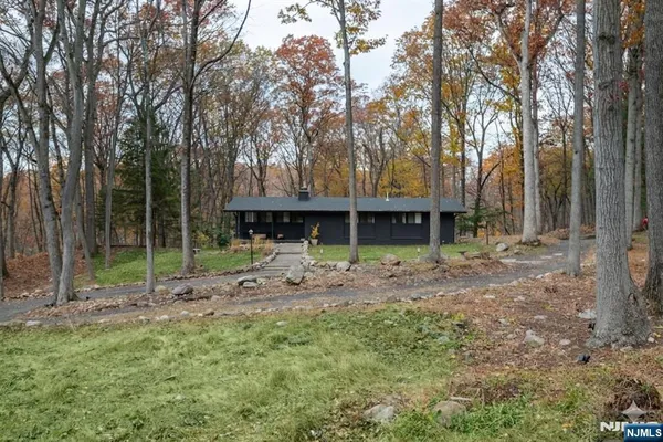 $879,000 | 2 Audubon Drive, Denville, NJ 07834