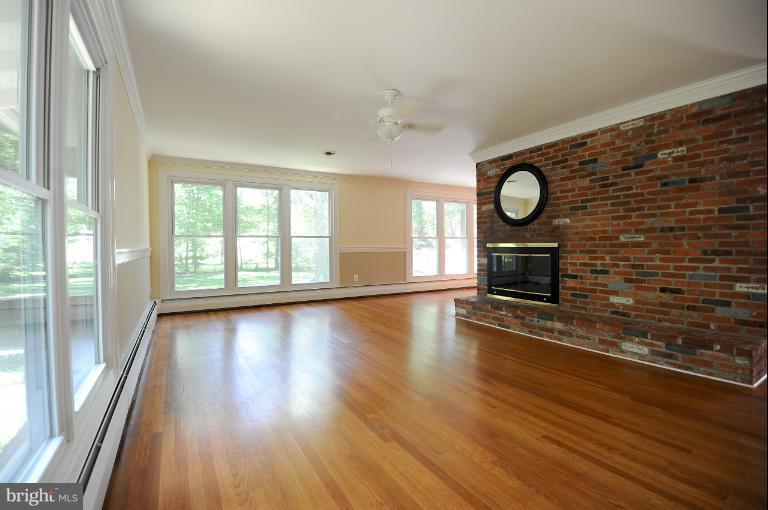 4311 Ferry Landing Road Alexandria, VA 22309 - Photo 1 of 23 Living Room