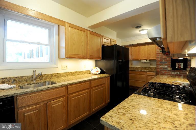 4311 Ferry Landing Road Alexandria, VA 22309 - Photo 2 of 23 Kitchen