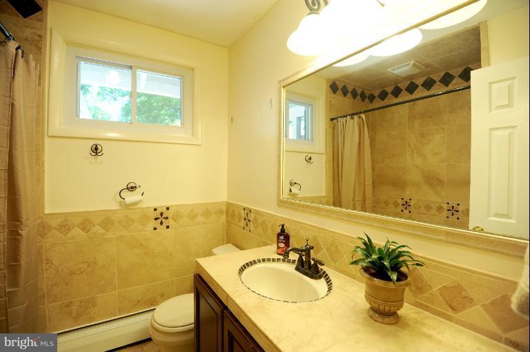 4311 Ferry Landing Road Alexandria, VA 22309 - Photo 16 of 23 Bath