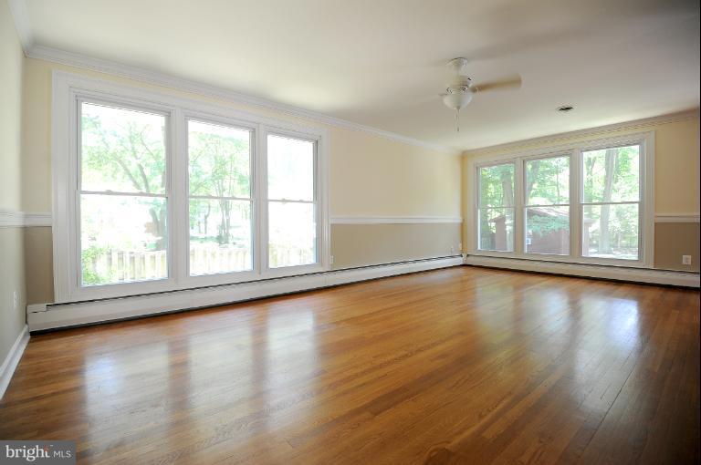 4311 Ferry Landing Road Alexandria, VA 22309 - Photo 9 of 23 Living Room