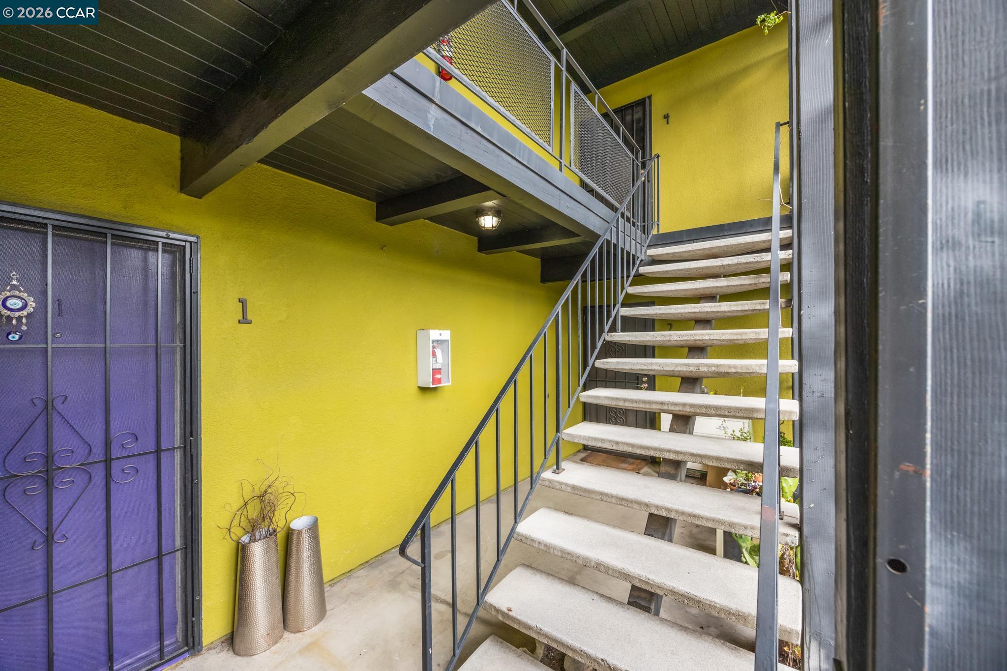 2327 Tenth Street, Unit 4 Berkeley, CA 94710 - Photo 25 of 39 a view of entryway