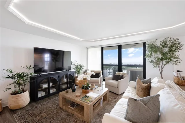 $874,000 | 300 Lake Marina Avenue, Unit 14DBW, New Orleans, LA 70124