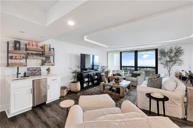 $874,000 | 300 Lake Marina Avenue, Unit 14DBW, New Orleans, LA 70124