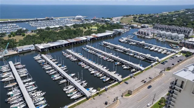 $874,000 | 300 Lake Marina Avenue, Unit 14DBW, New Orleans, LA 70124