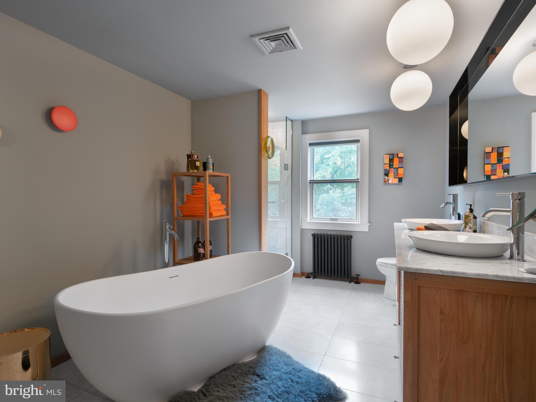 2211 Grubbs Mill Road Berwyn, PA 19312 - Photo 34 of 57 Private en suite bathroom for Bedroom 2