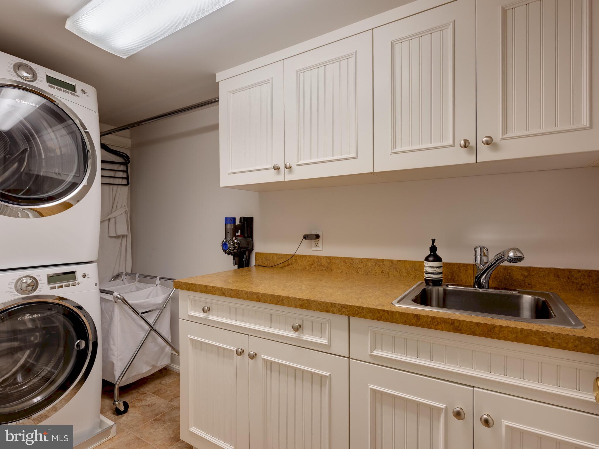 2211 Grubbs Mill Road Berwyn, PA 19312 - Photo 38 of 57 Second Floor Laundry