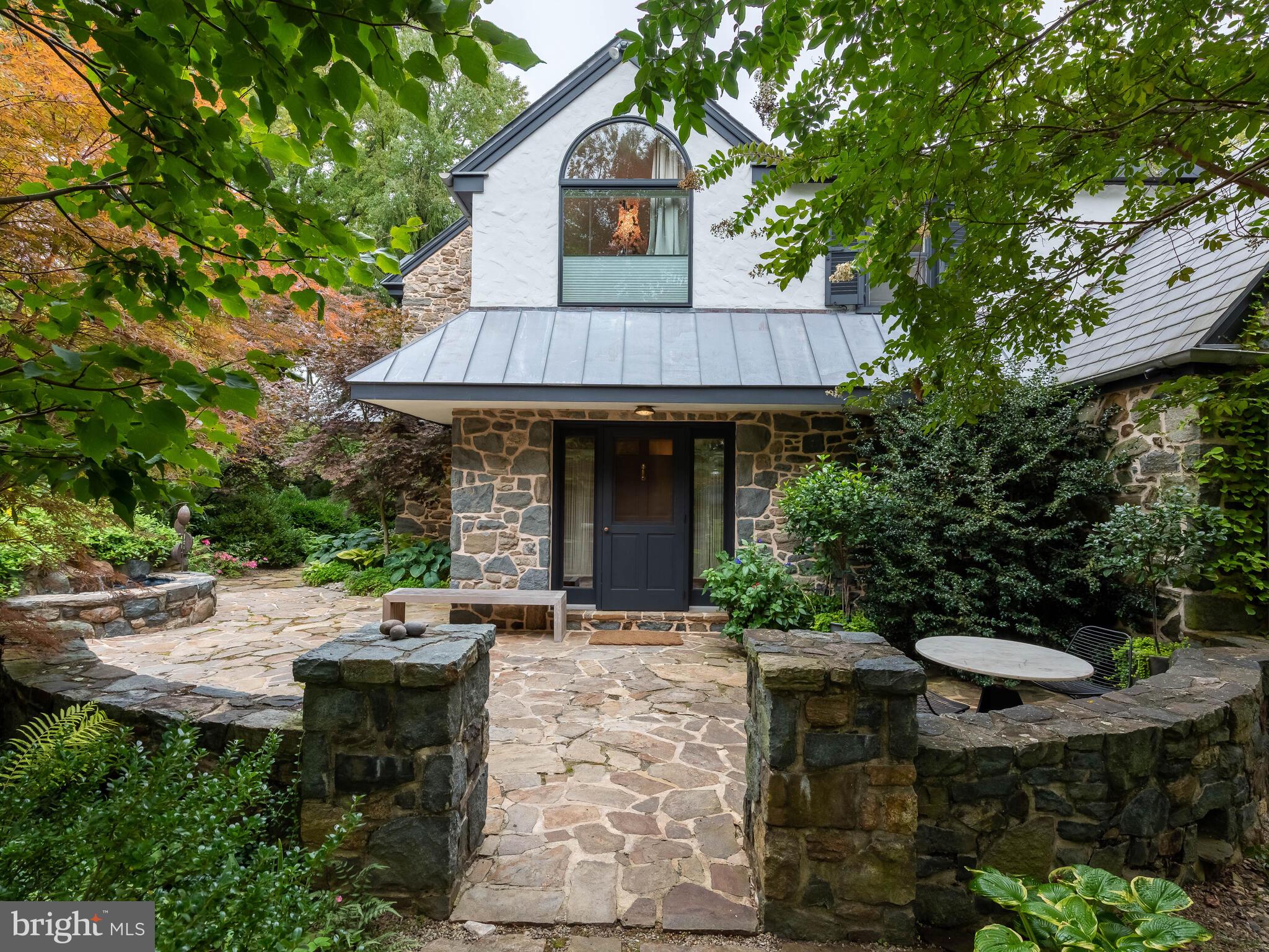 2211 Grubbs Mill Road Berwyn, PA 19312 - Photo 41 of 57 Front Courtyard