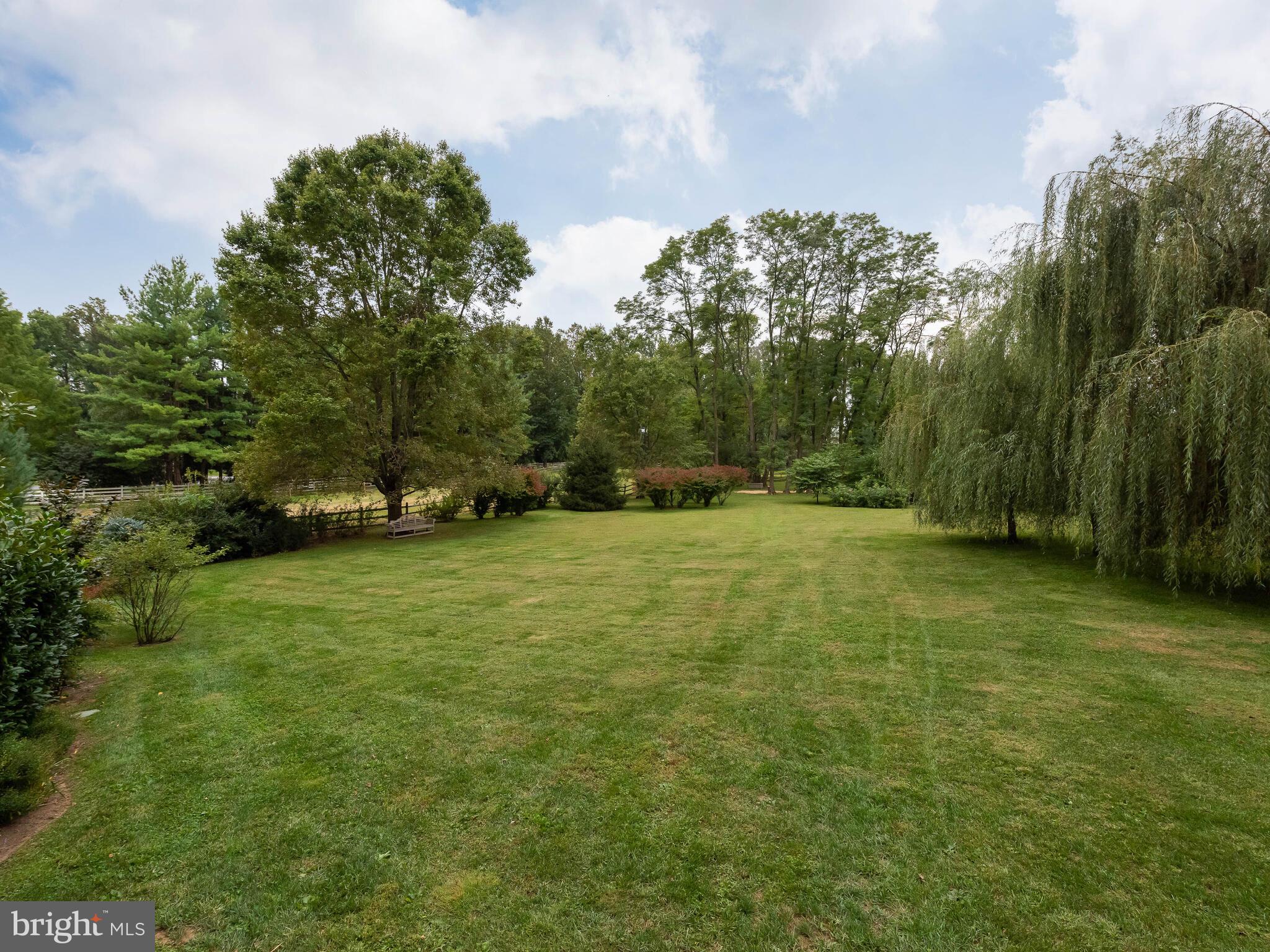 2211 Grubbs Mill Road Berwyn, PA 19312 - Photo 53 of 57 Flat yard