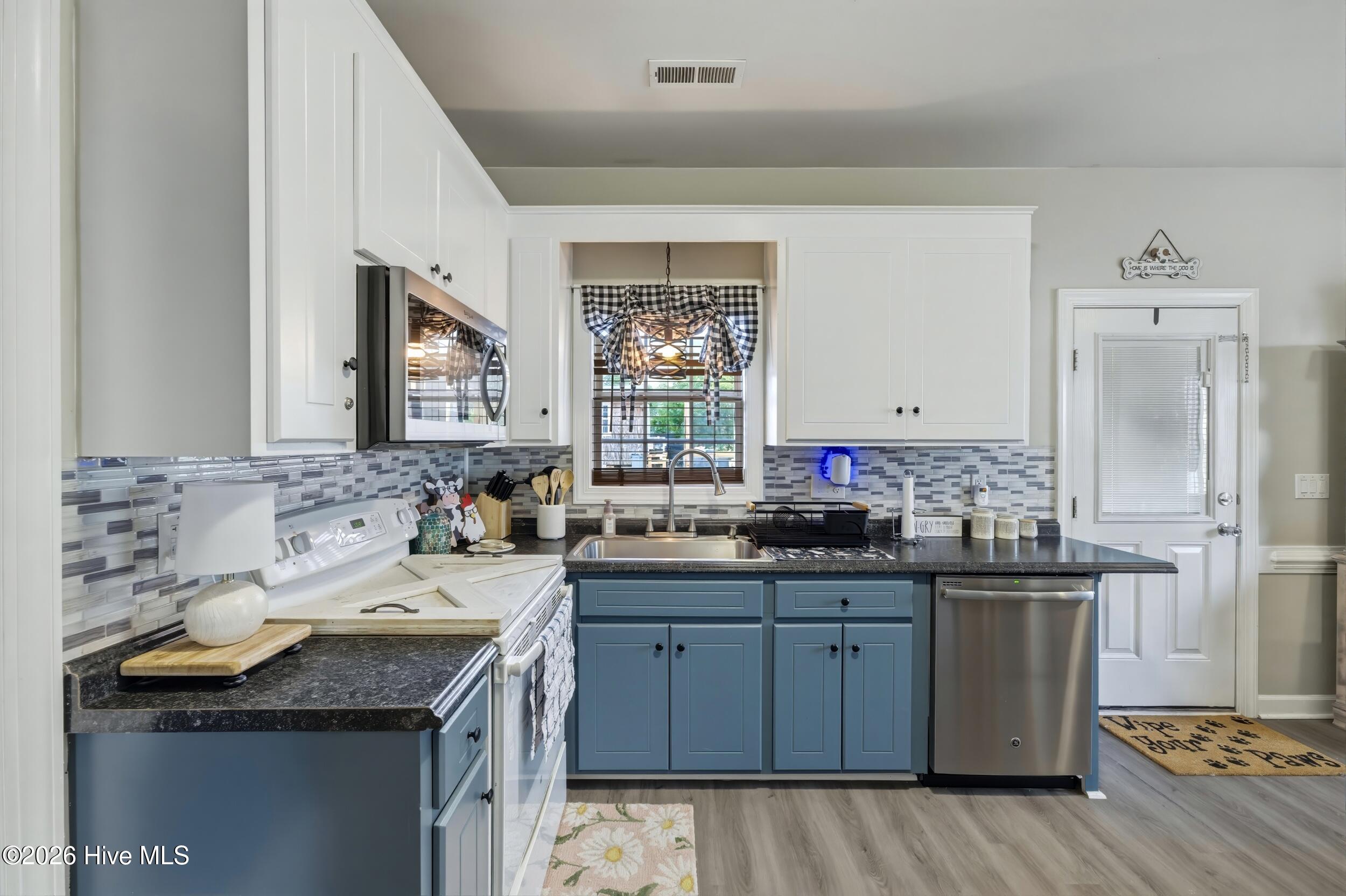 304 Sandy Knob Lane Rocky Mount, NC 27803 - Photo 10 of 31 Kitchen
