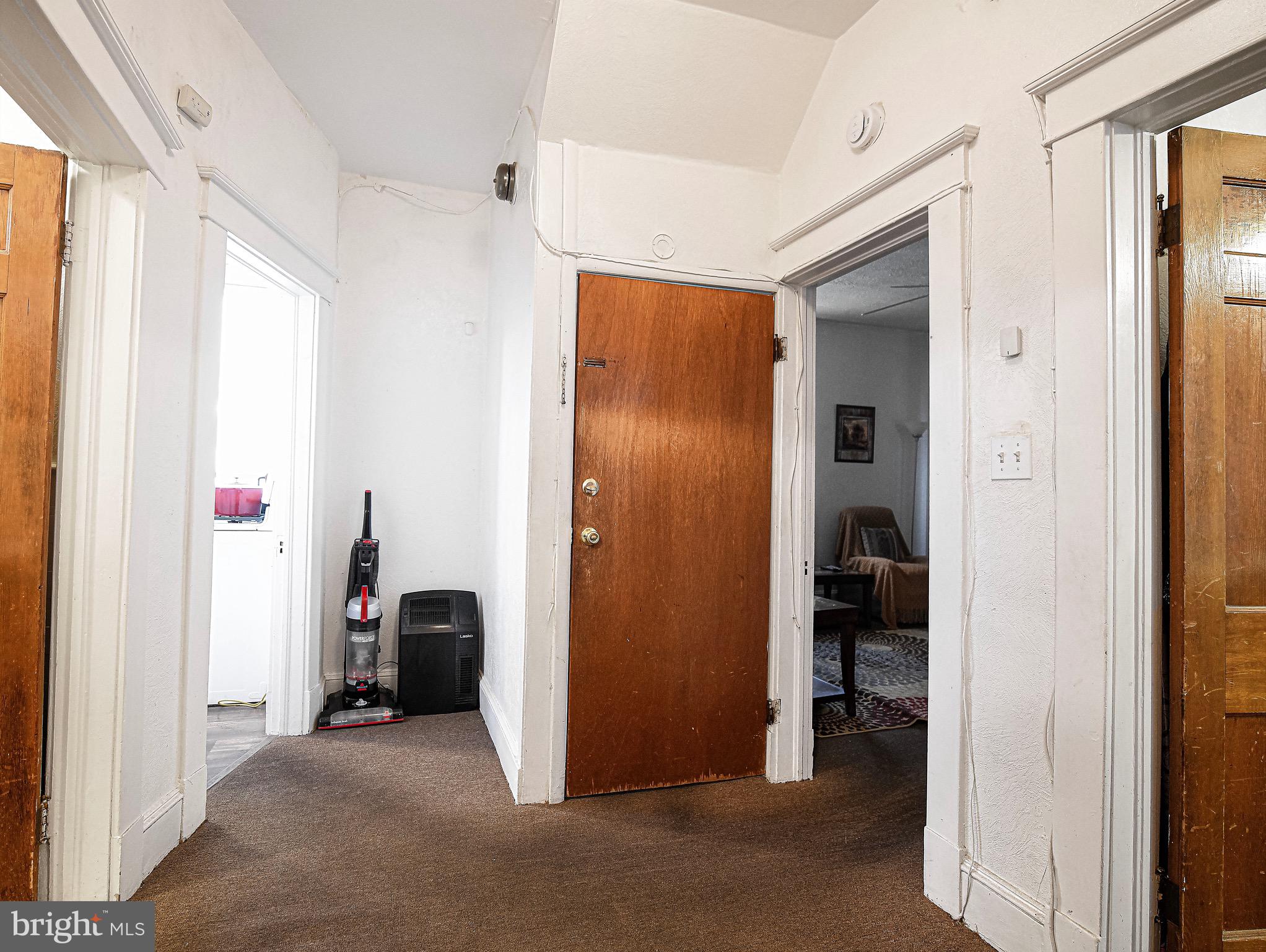 4309 Willshire Avenue Baltimore, MD 21206 - Photo 13 of 19 2nd floor foyer