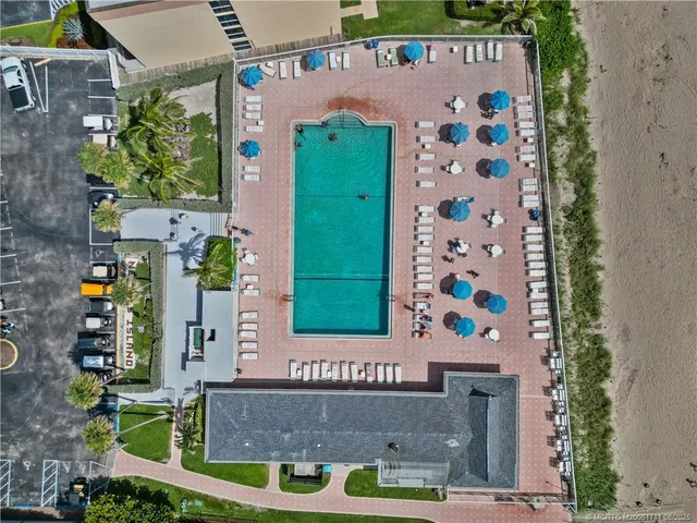 a view of a tennis court