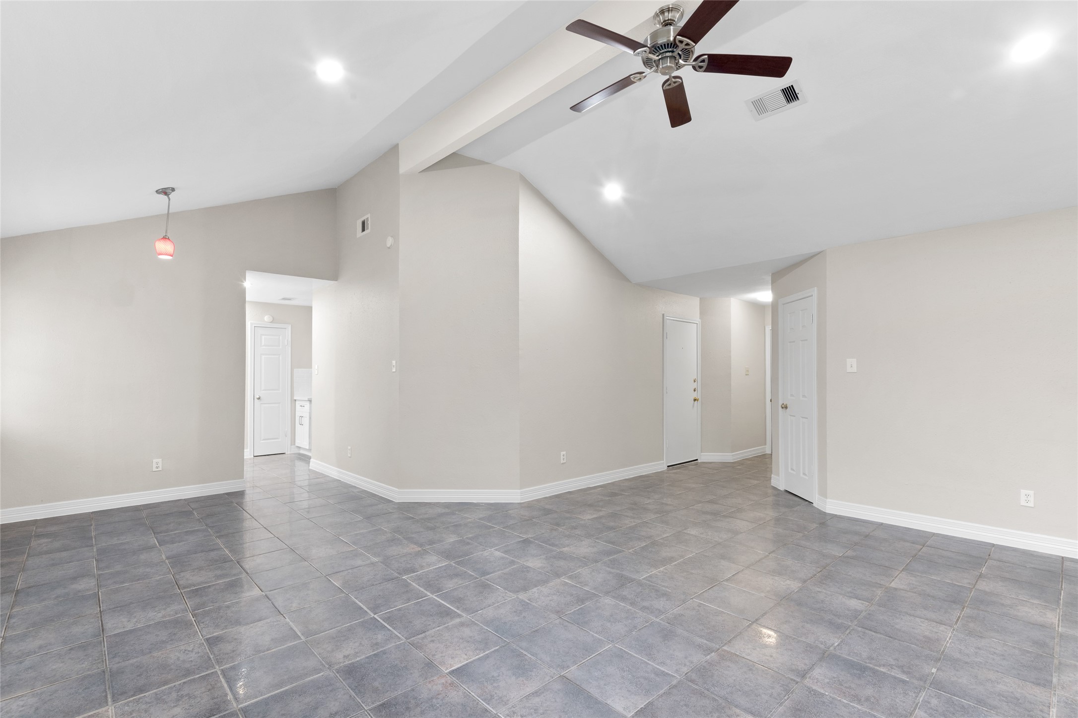 8314 Poplar Ridge Lane Humble, TX 77338 - Photo 4 of 20 a view of an empty room