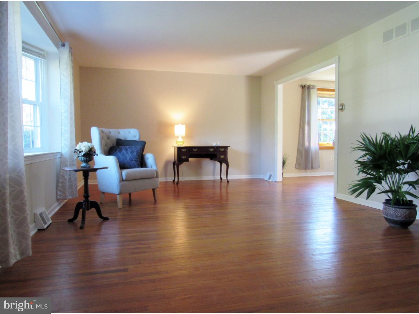 28 Kelinger Road Churchville, PA 18966 - Photo 4 of 25 Living Room