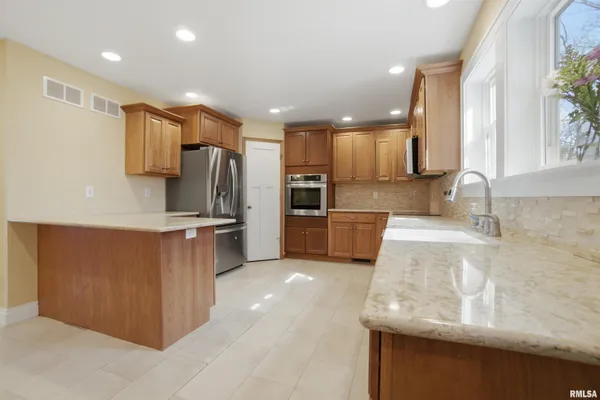 $319,900 | 3612 North Harvard Avenue, Peoria, IL 61611