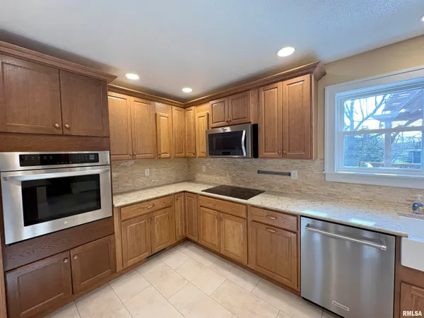 $319,900 | 3612 North Harvard Avenue, Peoria, IL 61611