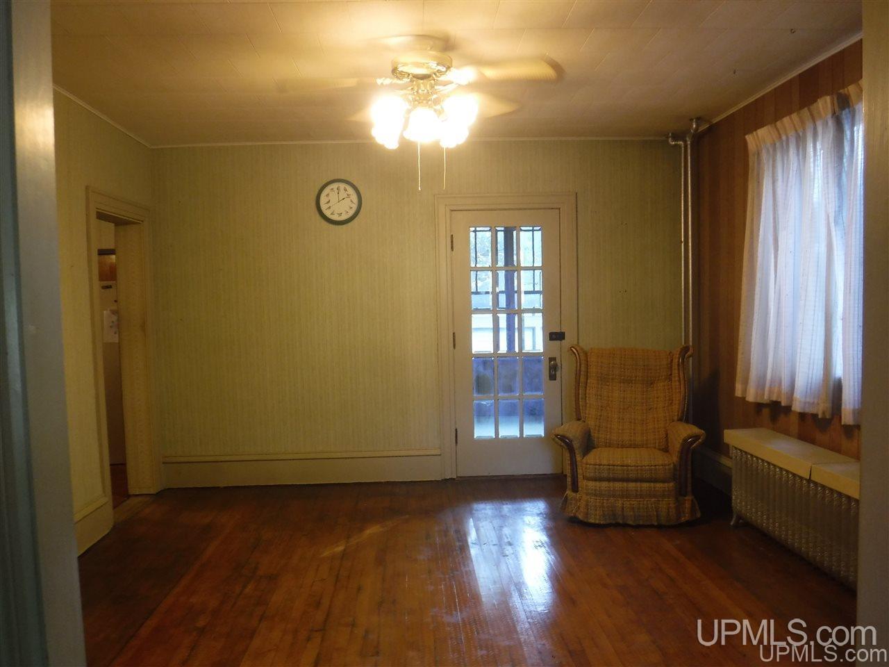 332 Kearsarge Street Calumet, MI 49913 - Photo 11 of 35