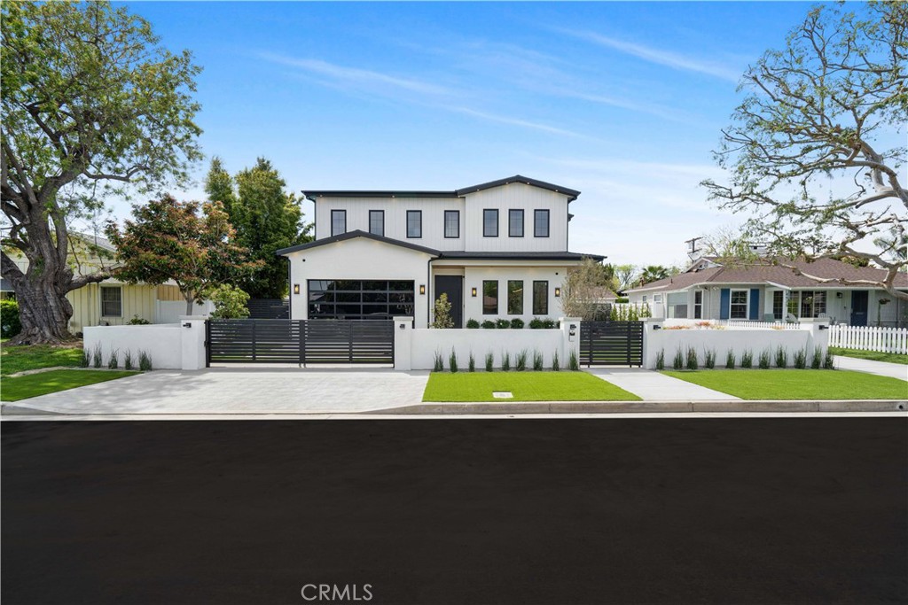 4919 Mammoth Avenue Sherman Oaks, CA 91423 - Photo 1 of 29 a front view of a house with a yard