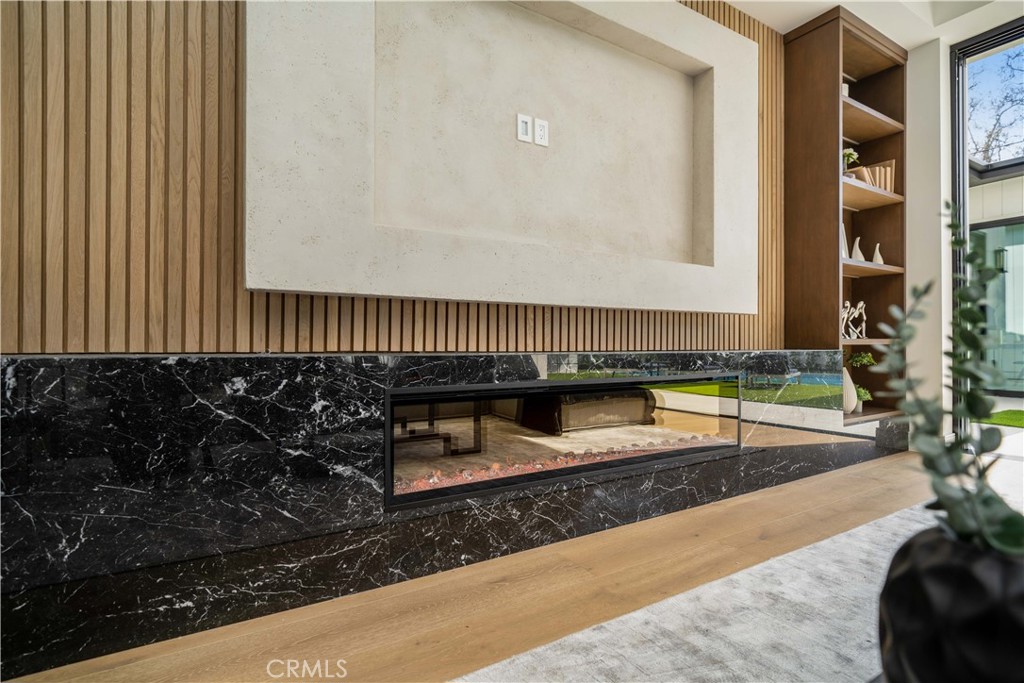 4919 Mammoth Avenue Sherman Oaks, CA 91423 - Photo 18 of 29 a bathroom with a bathtub and a sink