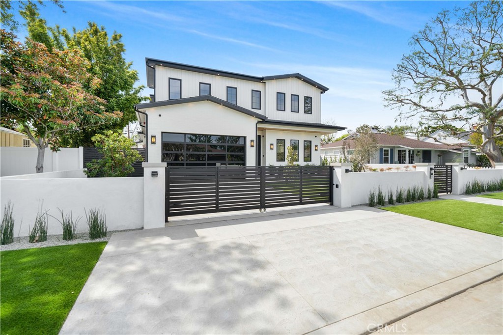 4919 Mammoth Avenue Sherman Oaks, CA 91423 - Photo 3 of 29 a front view of a house with a yard