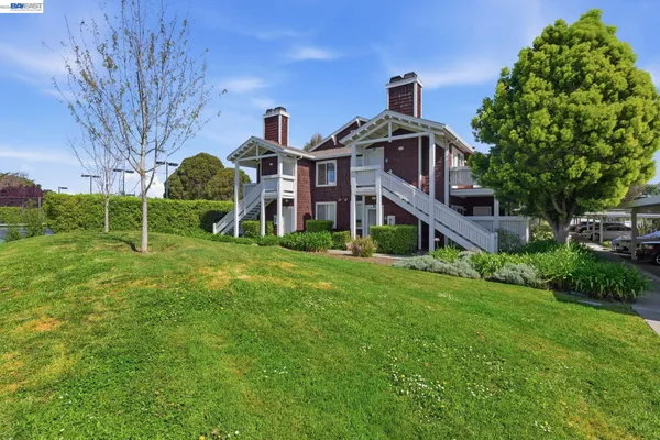 $319,000 | 22 Marina Lakes Drive, Richmond, CA 94804