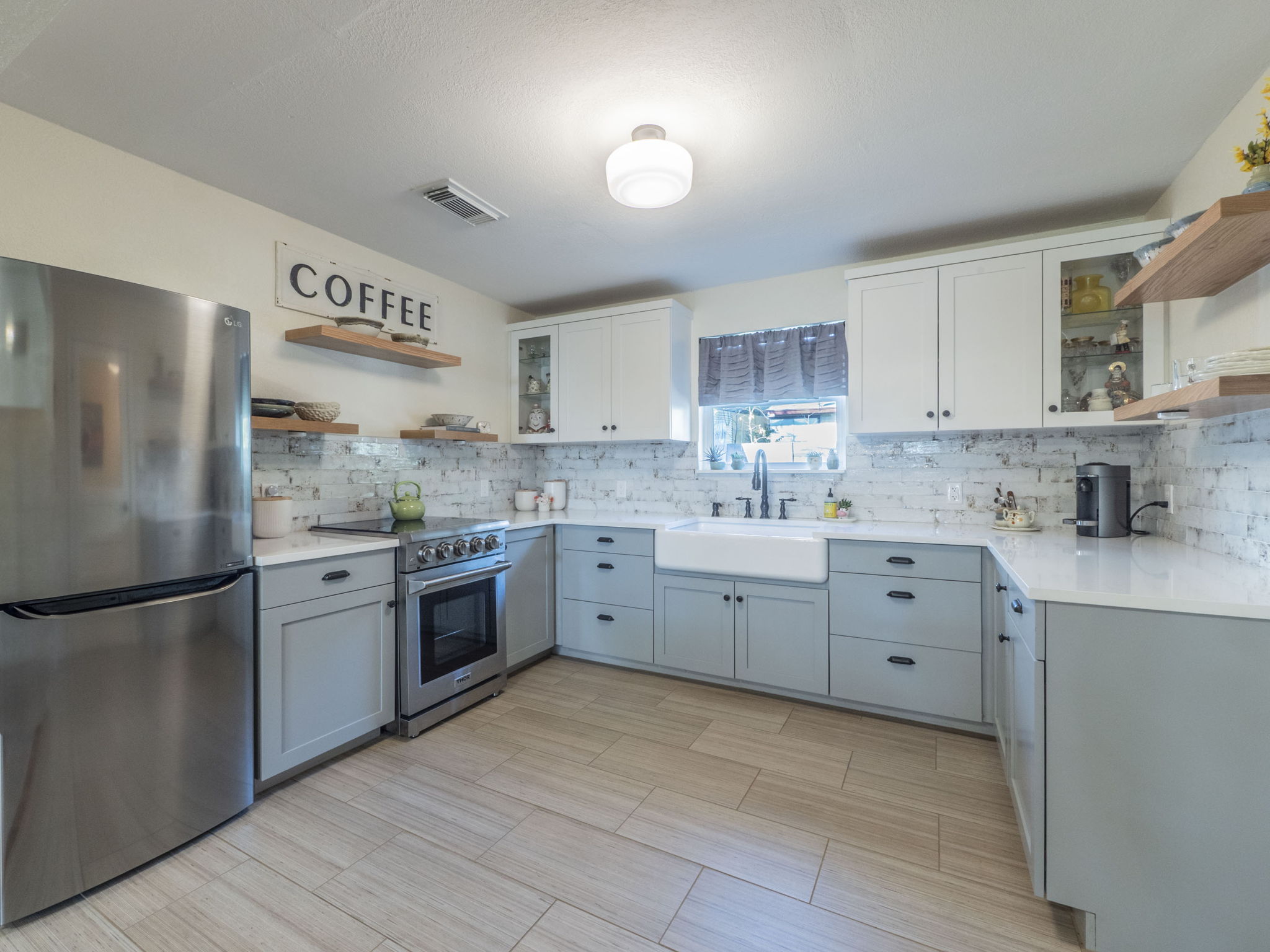 Another view of the kitchen. The refrigerator conveys!