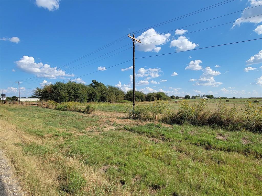 0 Hwy 82 Lindsay Tx 76250 Lindsay, TX 76250 - Photo 2 of 9 a view of a house with a big yard