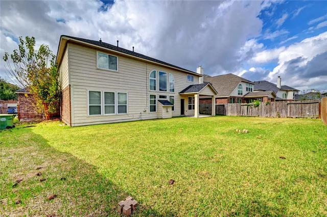 a view of house with front yard