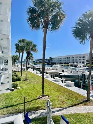 $1,800 | 108 Paradise Harbour Boulevard, Unit 209, North Palm Beach, FL 33408