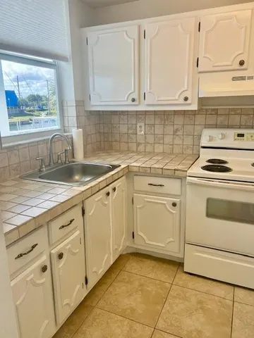 $1,800 | 108 Paradise Harbour Boulevard, Unit 209, North Palm Beach, FL 33408