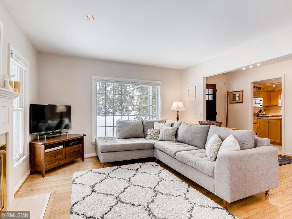 4271 Hodgson Road Shoreview, MN 55126 - Photo 2 of 27 Gallery Image 2