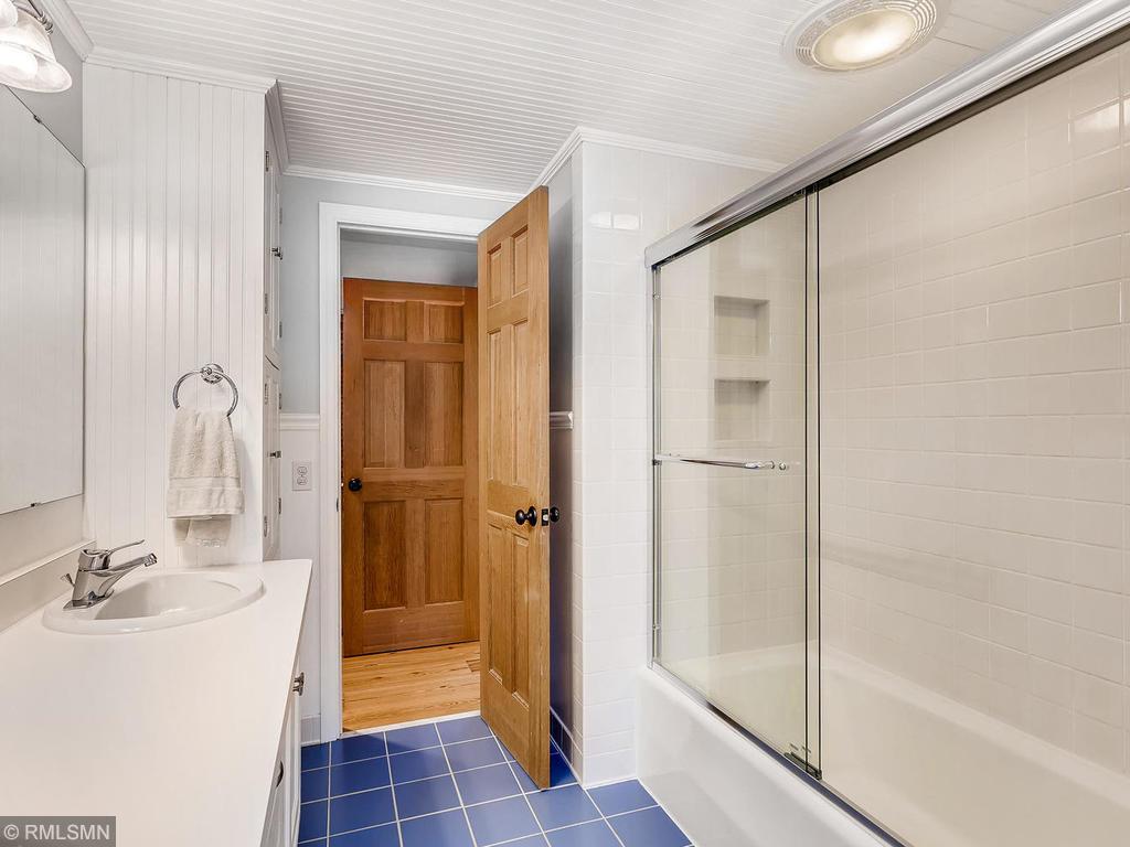 4271 Hodgson Road Shoreview, MN 55126 - Photo 17 of 27 Gallery Image 17