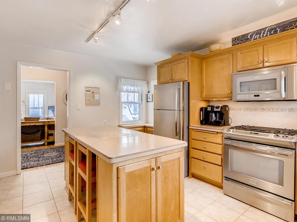 4271 Hodgson Road Shoreview, MN 55126 - Photo 8 of 27 Gallery Image 8