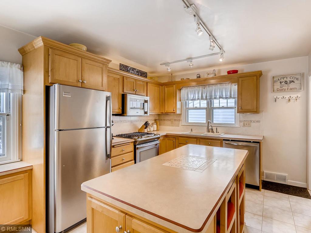 4271 Hodgson Road Shoreview, MN 55126 - Photo 9 of 27 Gallery Image 9
