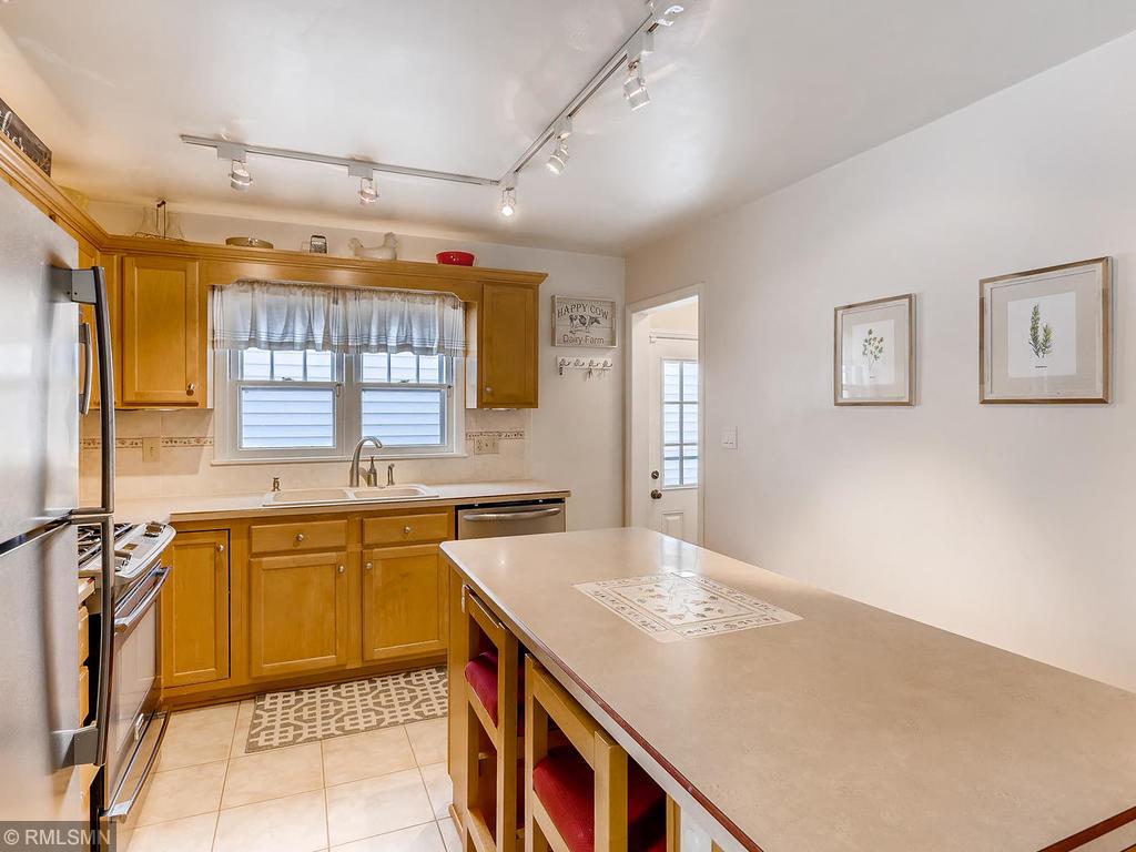 4271 Hodgson Road Shoreview, MN 55126 - Photo 10 of 27 Gallery Image 10