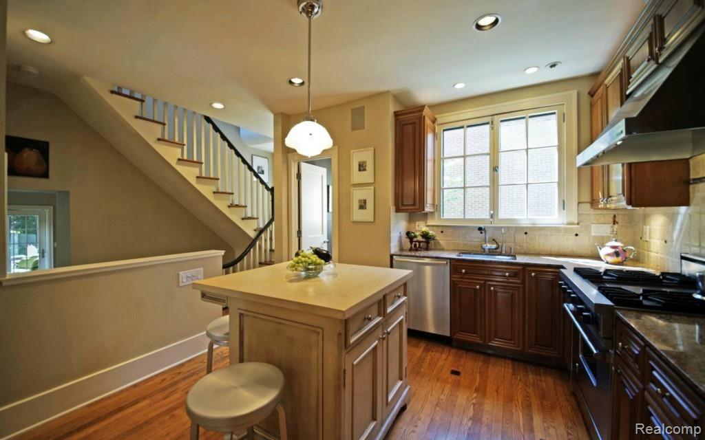 454 Rivard Boulevard Grosse Pointe, MI 48230 - Photo 7 of 23 7-photo-web-1680x1050-191082.jpg