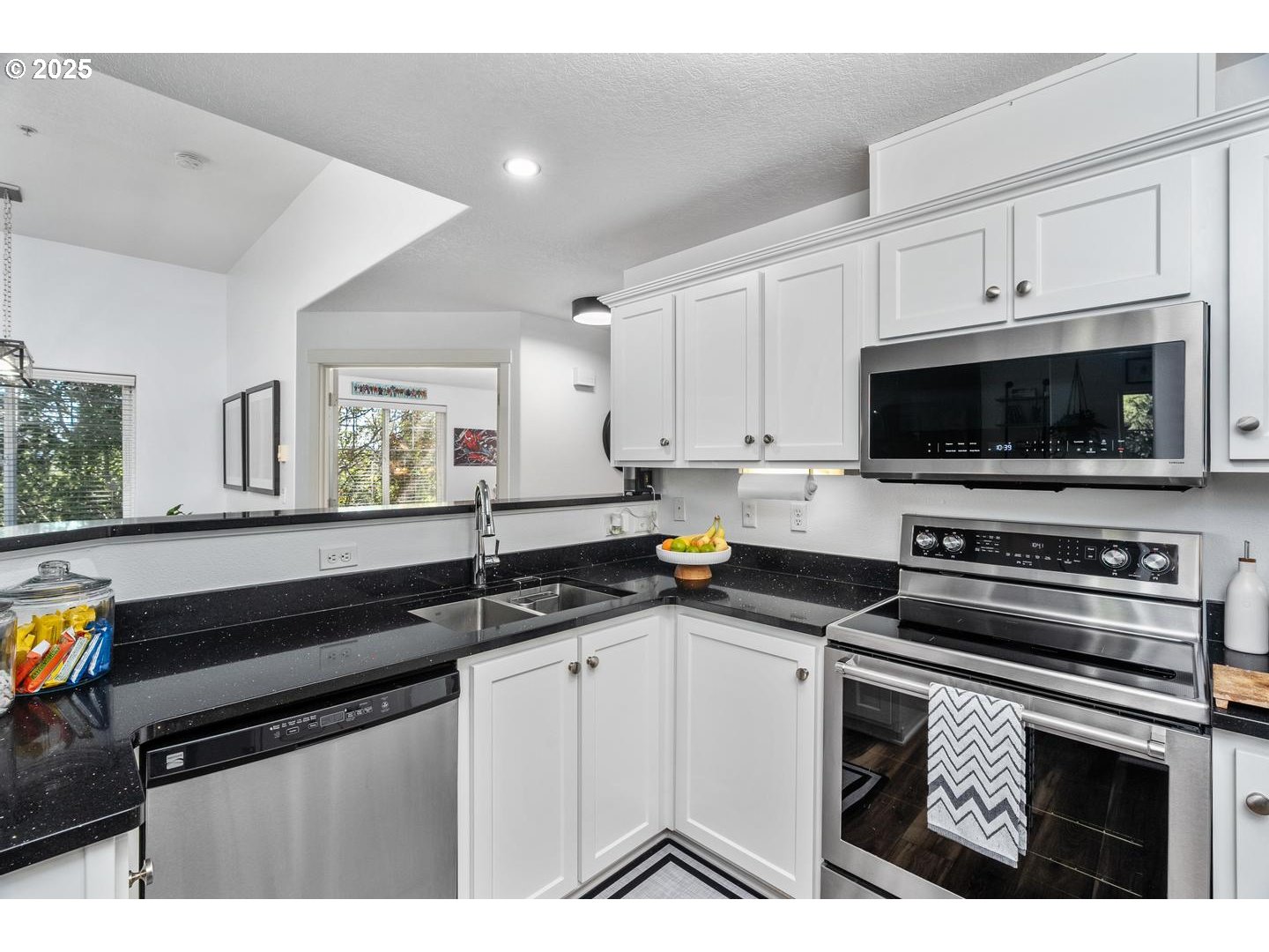 14525 Southwest Magpie Lane, Unit 201 Beaverton, OR 97007 - Photo 15 of 43 Kitchen