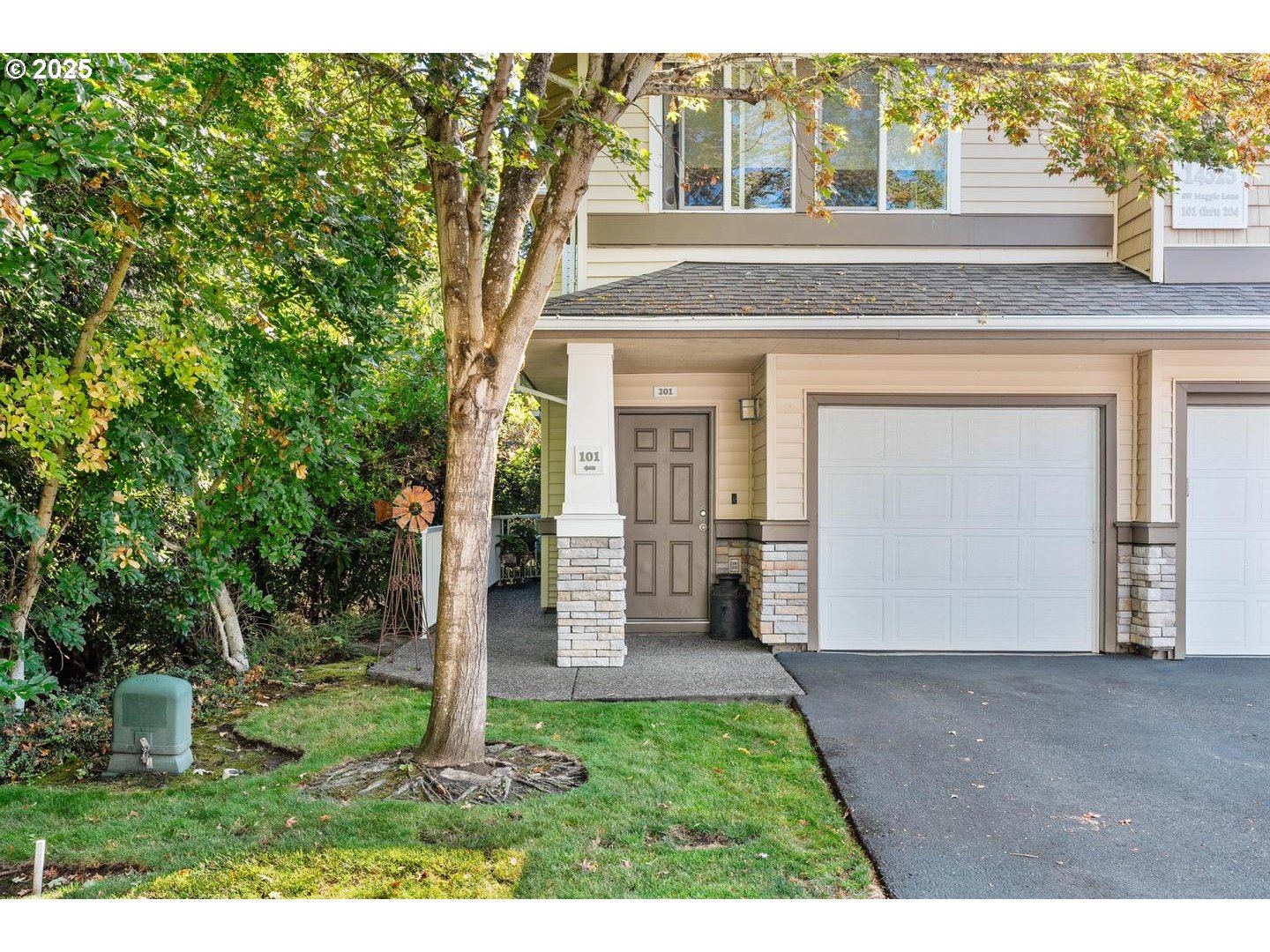 14525 Southwest Magpie Lane, Unit 201 Beaverton, OR 97007 - Photo 2 of 43