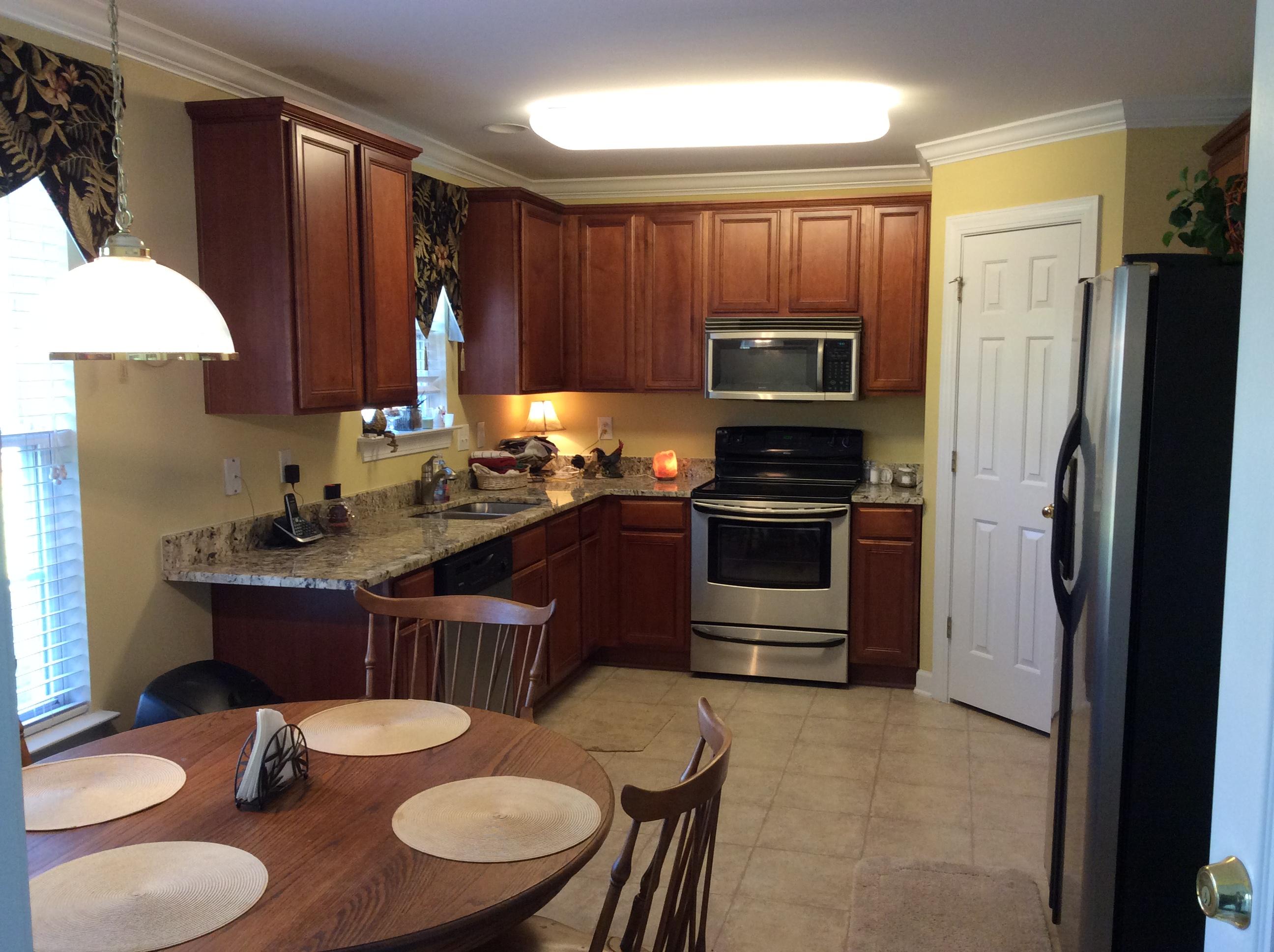 Eat-In Kitchen