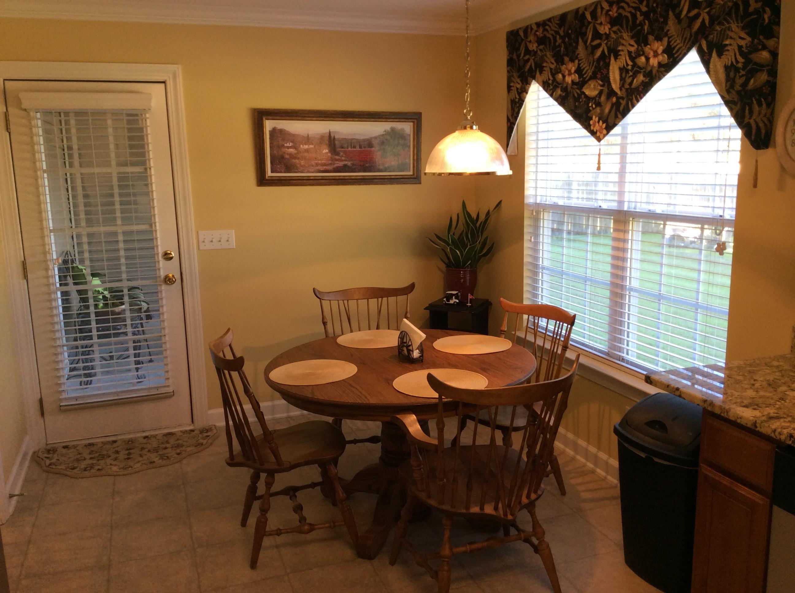 Eat-In Kitchen