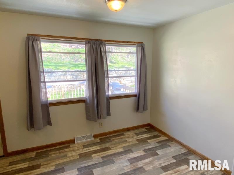 663 Waverly Road Davenport, IA 52804 - Photo 12 of 14 Gallery Image 12