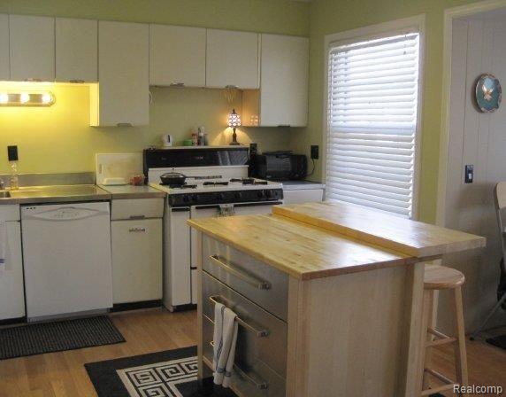 278 Lothrop Road Grosse Pointe, MI 48236 - Photo 17 of 20 Kitchend