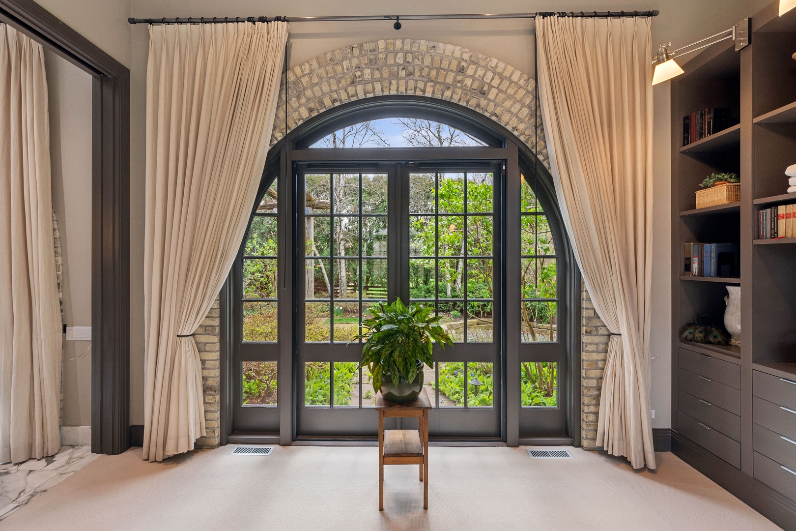 96 Ronan Road Highwood, IL 60040 - Photo 26 of 33 a porch with a entryway