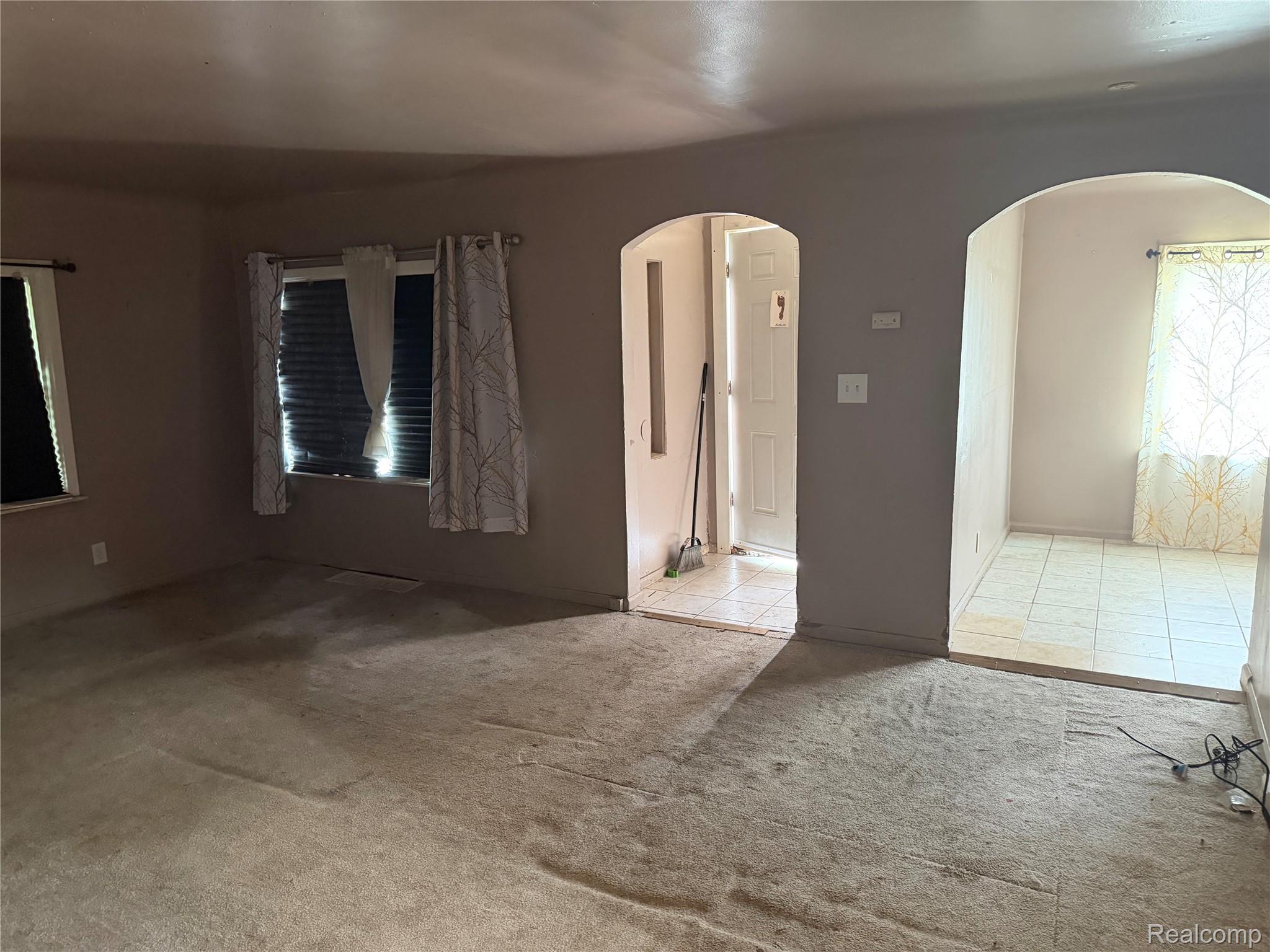 4176 Walnut Street Inkster, MI 48141 - Photo 3 of 11 IMG_0898_53f00c07-2402-4de6-9b0a-682e0feef162.jpg